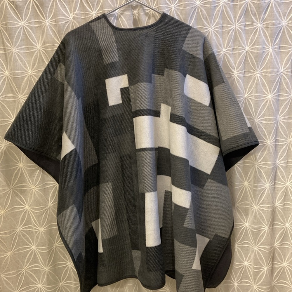 Woolrich Poncho Blanket - Picture 5 of 7